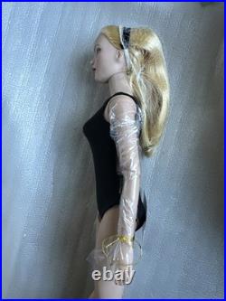 Tonner Tyler Wentworth 2007 BASIC BLACK BLONDE TYLER 16 Fashion DOLL BW BODY LE