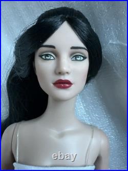 Tonner Tyler Wentworth 2007 ULTRA BASIC STELLA RAVEN 16 FASHION DOLL LE250 READ