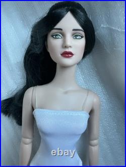 Tonner Tyler Wentworth 2007 ULTRA BASIC STELLA RAVEN 16 FASHION DOLL LE250 READ