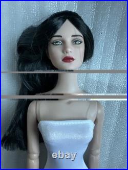 Tonner Tyler Wentworth 2007 ULTRA BASIC STELLA RAVEN 16 FASHION DOLL LE250 READ