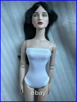 Tonner Tyler Wentworth 2007 ULTRA BASIC STELLA RAVEN 16 FASHION DOLL LE250 READ