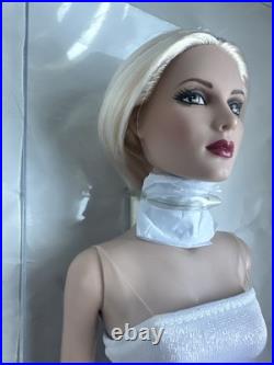 Tonner Tyler Wentworth 2008 ULTRA BASIC SHAUNA PLATINUM 16 Fashion Doll LE 150