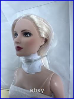 Tonner Tyler Wentworth 2008 ULTRA BASIC SHAUNA PLATINUM 16 Fashion Doll LE 150