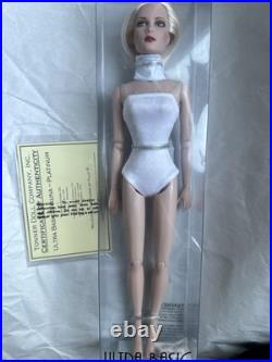 Tonner Tyler Wentworth 2008 ULTRA BASIC SHAUNA PLATINUM 16 Fashion Doll LE 150