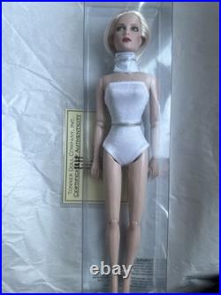 Tonner Tyler Wentworth 2008 ULTRA BASIC SHAUNA PLATINUM 16 Fashion Doll LE 150