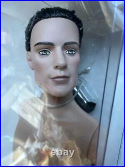 Tonner Tyler Wentworth 2009 Collection MATT O'NEILL ULTRA BASIC RAVEN 17 DOLL