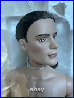 Tonner Tyler Wentworth 2009 Collection MATT O'NEILL ULTRA BASIC RAVEN 17 DOLL