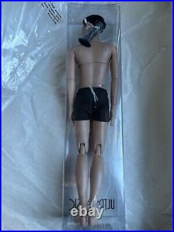 Tonner Tyler Wentworth 2009 Collection MATT O'NEILL ULTRA BASIC RAVEN 17 DOLL