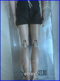 Tonner Tyler Wentworth 2009 Collection MATT O'NEILL ULTRA BASIC RAVEN 17 DOLL