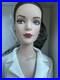Tonner Tyler Wentworth 2009 Collection SIGNATURE STYLE BW BRUNETTE 16 DOLL LE