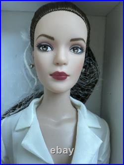 Tonner Tyler Wentworth 2009 Collection SIGNATURE STYLE BW BRUNETTE 16 DOLL LE