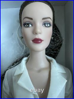 Tonner Tyler Wentworth 2009 Collection SIGNATURE STYLE BW BRUNETTE 16 DOLL LE