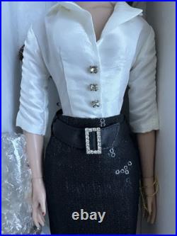 Tonner Tyler Wentworth 2009 Collection SIGNATURE STYLE BW BRUNETTE 16 DOLL LE