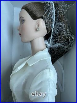 Tonner Tyler Wentworth 2009 Collection SIGNATURE STYLE BW BRUNETTE 16 DOLL LE