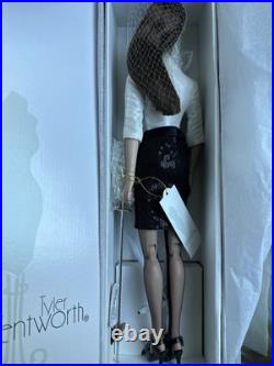 Tonner Tyler Wentworth 2009 Collection SIGNATURE STYLE BW BRUNETTE 16 DOLL LE