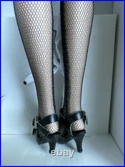 Tonner Tyler Wentworth 2009 Collection SIGNATURE STYLE BW BRUNETTE 16 DOLL LE