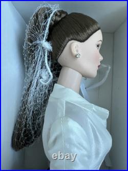 Tonner Tyler Wentworth 2009 Collection SIGNATURE STYLE BW BRUNETTE 16 DOLL LE