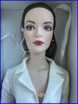 Tonner Tyler Wentworth 2009 Collection SIGNATURE STYLE BW BRUNETTE 16 DOLL LE