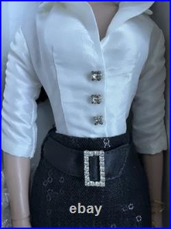 Tonner Tyler Wentworth 2009 Collection SIGNATURE STYLE BW BRUNETTE 16 DOLL LE