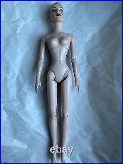 Tonner Tyler Wentworth 2010 16 WIGGED BASIC SYDNEY CHASE Fashion Doll BW Body