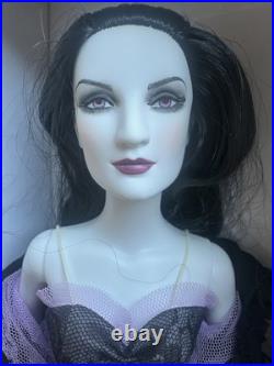 Tonner Tyler Wentworth 2010 HALLOWEEN CONVENTION DEATH 16 Dressed Fashion Doll