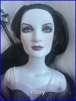 Tonner Tyler Wentworth 2010 HALLOWEEN CONVENTION DEATH 16 Dressed Fashion Doll