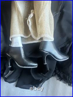 Tonner Tyler Wentworth 2010 HALLOWEEN CONVENTION DEATH 16 Dressed Fashion Doll