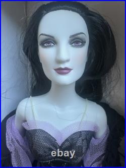 Tonner Tyler Wentworth 2010 HALLOWEEN CONVENTION DEATH 16 Dressed Fashion Doll