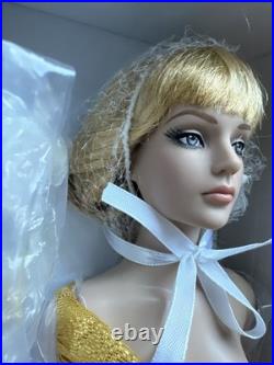 Tonner Tyler Wentworth 2013 ALL GLAMOUR SYDNEY DELUXE 16 Wigged Doll NEW NRFB