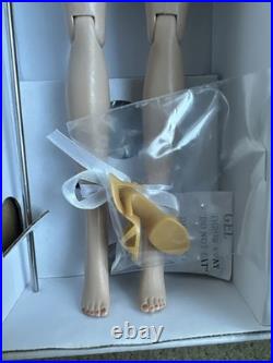 Tonner Tyler Wentworth 2013 ALL GLAMOUR SYDNEY DELUXE 16 Wigged Doll NEW NRFB