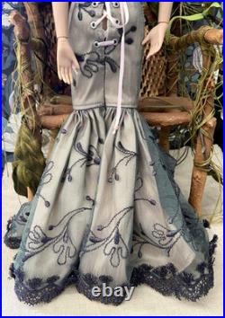 Tonner Tyler Wentworth 2013 Warm Up Basic Shauna in custom dress LE500