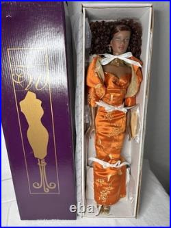 Tonner Tyler Wentworth Amber Glow Esmé TW2413 16 Fashion Doll NRFB
