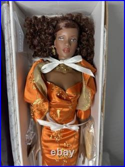 Tonner Tyler Wentworth Amber Glow Esmé TW2413 16 Fashion Doll NRFB