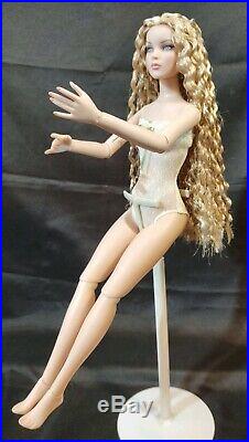 Tonner Tyler Wentworth Antoinette 2010 DEBUT CAMI DELIGHT Doll LE200 Curly Hair