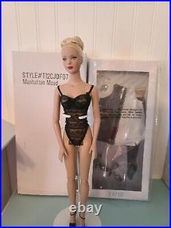 Tonner Tyler Wentworth Basic Doll No Box With Manhattan Mood Fashion With Shipper
