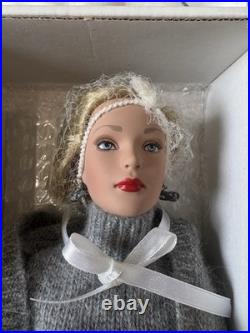 Tonner Tyler Wentworth Capital Investment Doll TW1204 Blonde Gray Outfit NRFB