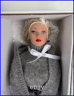 Tonner Tyler Wentworth Capital Investment Doll TW1204 Blonde Gray Outfit NRFB