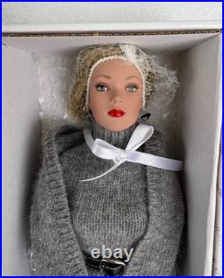 Tonner Tyler Wentworth Capital Investment Doll TW1204 Blonde Gray Outfit NRFB