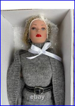 Tonner Tyler Wentworth Capital Investment Doll TW1204 Blonde Gray Outfit NRFB Tonner Tyler Wentworth Capital Investment Doll TW1204 Blonde Gray Outfit NRFB