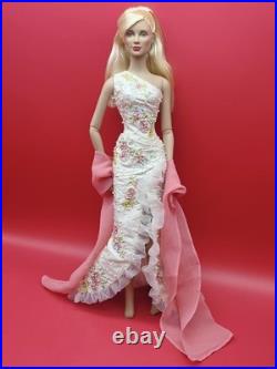 Tonner Tyler Wentworth Chase Modeling Angelina With Stand
