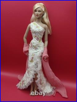 Tonner Tyler Wentworth Chase Modeling Angelina With Stand