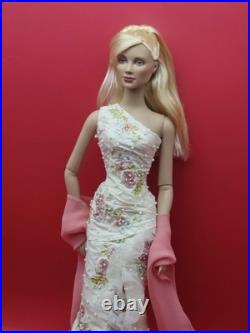 Tonner Tyler Wentworth Chase Modeling Angelina With Stand