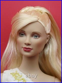 Tonner Tyler Wentworth Chase Modeling Angelina With Stand