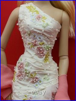 Tonner Tyler Wentworth Chase Modeling Angelina With Stand