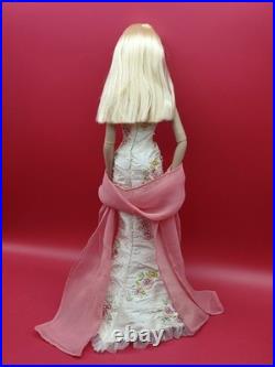 Tonner Tyler Wentworth Chase Modeling Angelina With Stand