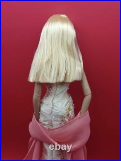 Tonner Tyler Wentworth Chase Modeling Angelina With Stand