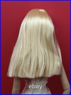 Tonner Tyler Wentworth Chase Modeling Angelina With Stand