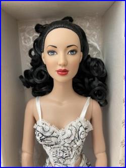 Tonner Tyler Wentworth City Style Carrie In RTW lingerie 16 doll- New