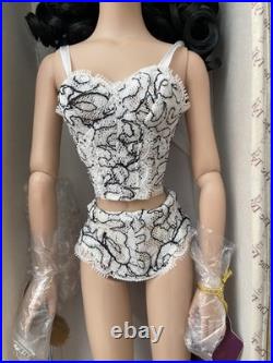Tonner Tyler Wentworth City Style Carrie In RTW lingerie 16 doll- New