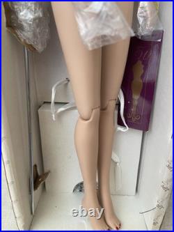Tonner Tyler Wentworth City Style Carrie In RTW lingerie 16 doll- New